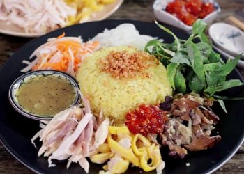 Món ăn đặc sản Hội An, cơm gà Hội An