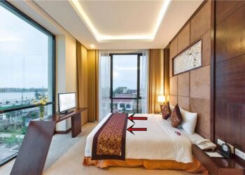 Tại sao khách sạn 2 người lại có tới 4 cái gối và sự thật khiến ai cũng bất ngờ