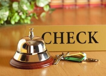Đây là lí do tại sao khách sạn luôn check – in lúc 14h và check – out lúc 12h trưa