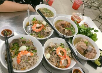 Quán hủ tiếu ăn sáng được yêu thích của người Sài Thành