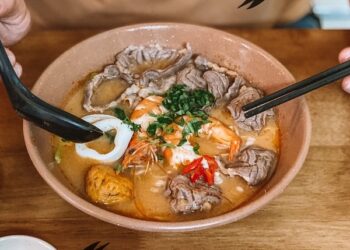 Quán ăn ngon nhất Hà Nội, bún thái hải sản 45 Lò Đúc