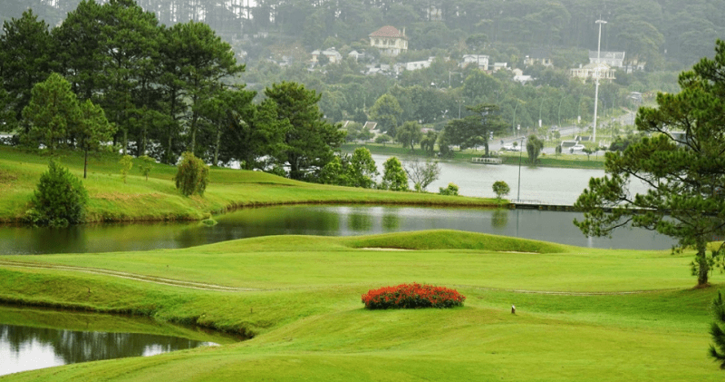 Sân golf ở trung tâm Đà Lạt đẹp, nổi tiếng, lâu đời