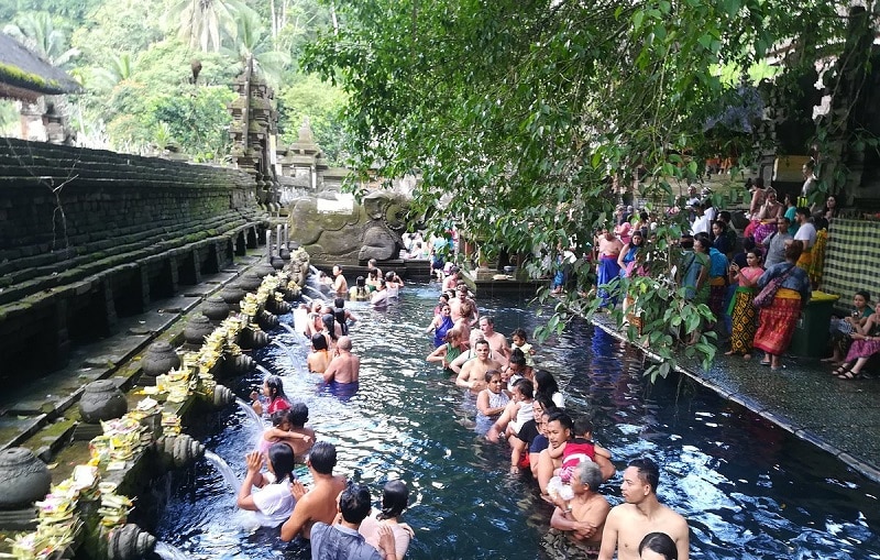 Đi đâu chơi gì ở đảo Bali? Tham quan đền Pura Tirta Empul