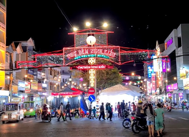 Địa điểm du lịch đẹp, nổi tiếng ở Cần Thơ. Chợ đêm Ninh Kiều
