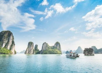 Du lịch Hạ Long đi như thế nào, nghỉ ở đâu và ăn gì?