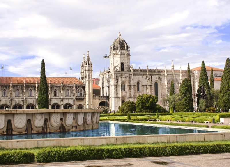 Kinh nghiệm du lịch Lisbon Bồ Đào Nha tự túc, giá rẻ đi đâu chơi, tham quan? Lâu đài Mosteiro dos Jeronimos