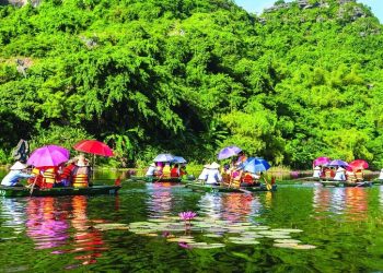 Kinh nghiệm du lịch chùa Hương mùa lễ hội & giá vé mới nhất