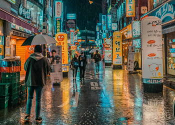 Kinh nghiệm du lịch ngày mưa, chuẩn bị và lưu ý cần thiết