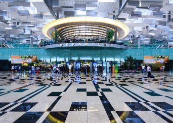 Làm gì khi lần đầu hạ cánh ở sân bay nước ngoài?