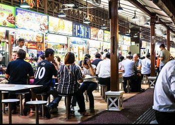 khu ăn uống giá rẻ ở  Singapore luôn đông đúc
