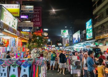 Những khu chợ đêm nổi tiếng ở Bangkok