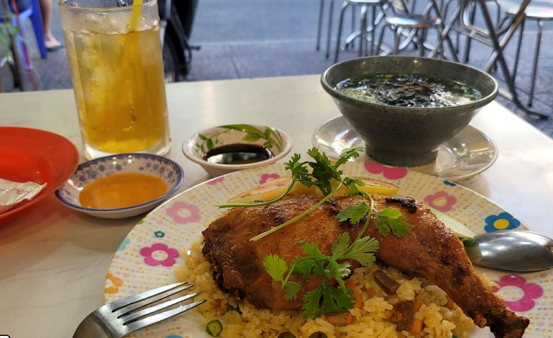 Quận 1 Sài Gòn có quán ăn nào ngon rẻ? Cơm chiên Út Hương