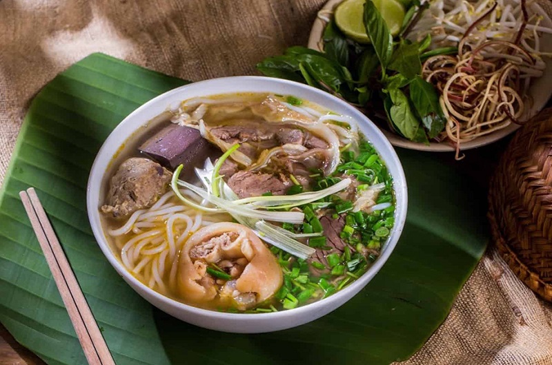 Món ăn đặc sản Việt Nam. Bún bò Huế