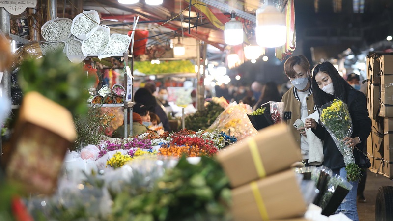 Địa điểm vui chơi ở Hà Nội về đêm. Chợ hoa Quảng Bá
