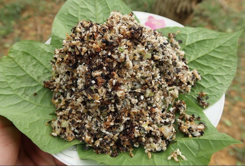 Review ăn uống khi du lịch Ninh Bình. xôi trứng kiến