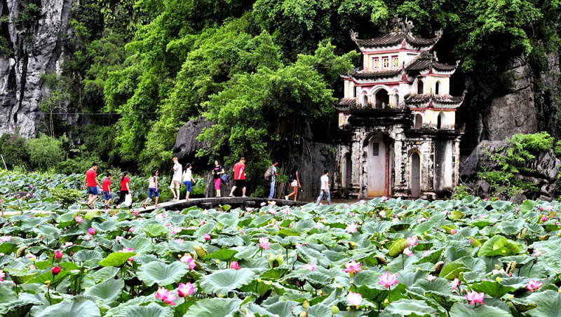 Review du lịch Ninh Bình về địa điểm tham quan. Chùa Bích Động