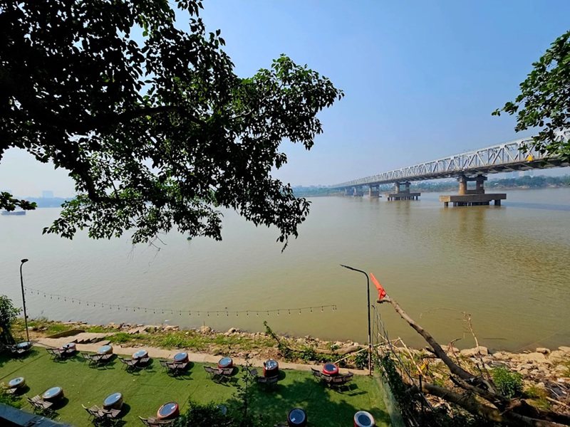 Quán cafe ven sông Hồng ở Hà Nội. Quán cafe ven sông view đẹp ở Hà Nội
