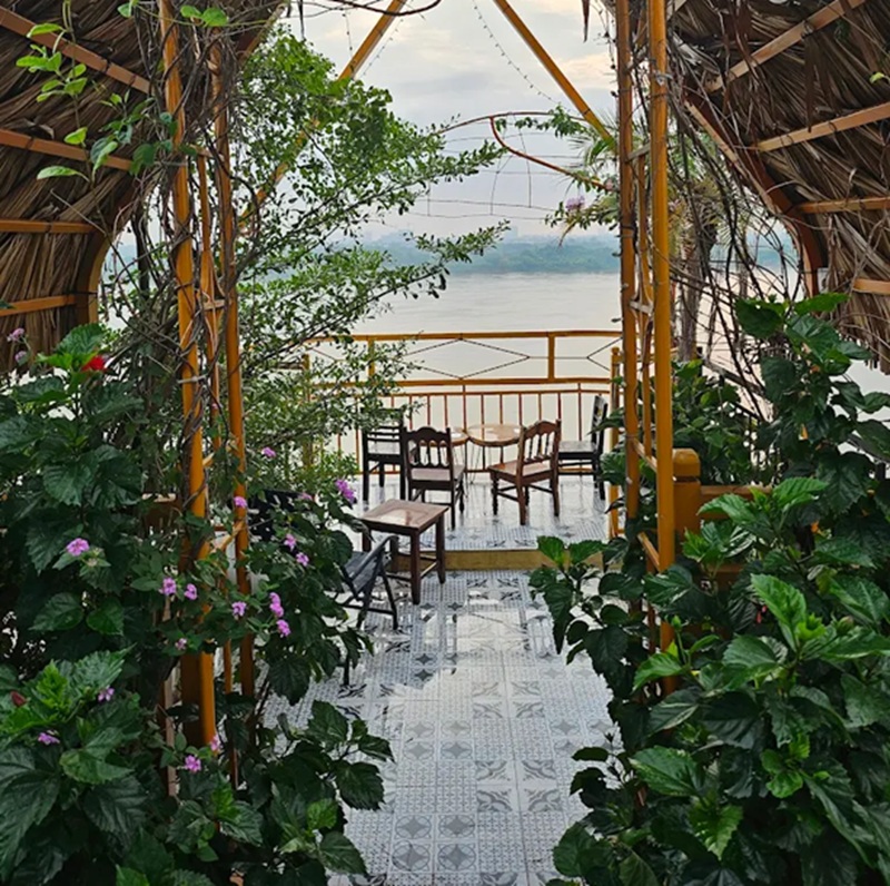 Quán cafe ven sông Hồng ở Hà Nội. Quán cafe ven sông view đẹp ở Hà Nội
