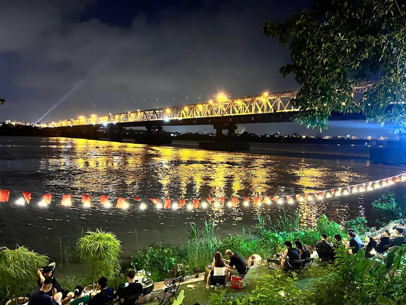 Quán cafe ven sông Hồng ở Hà Nội. Quán cafe ven sông view đẹp ở Hà Nội