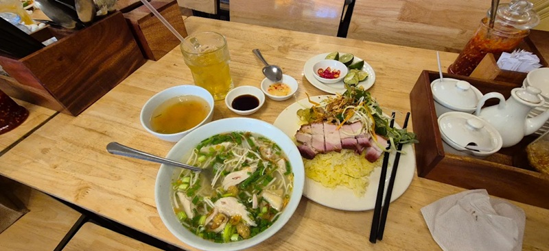 Quán cơm gà ngon ở Phường Sài Gòn, Quán cơm gà bình dân Phường Sài Gòn