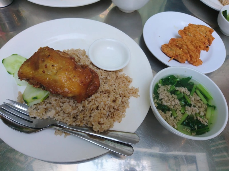 Quán cơm gà ở Phường Sài Gòn. Quán cơm gà bình dân phường Sài Gòn