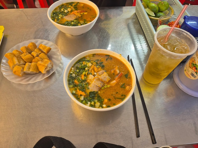 Quán bánh canh cua ở Sài Gòn. Ăn bánh canh cua quán nào ngon ở Sài Gòn