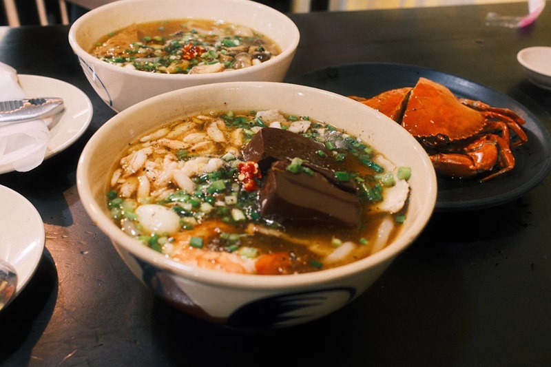 Quán bánh canh cua ở Sài Gòn. Quán bánh canh cua tại Sài Gòn