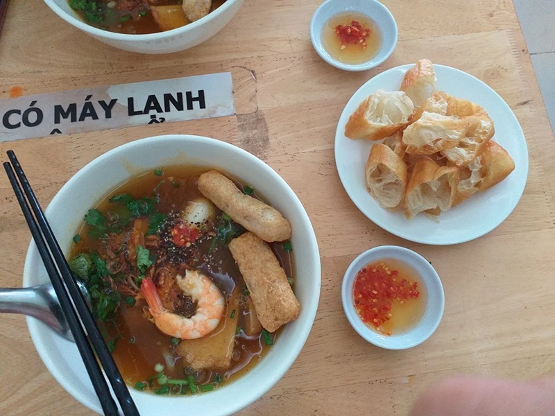 Quán bánh canh cua ở Sài Gòn. Quán bánh canh cua tại Sài Gòn