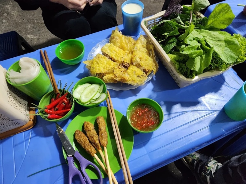 Quán bánh xèo ở Hà Nội. Quán bánh xèo nổi tiếng ở Hà Nội