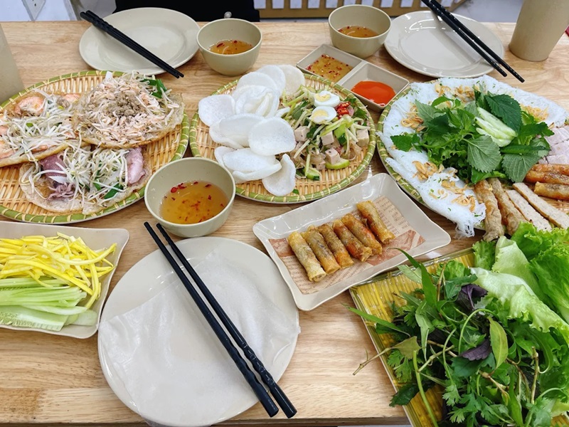 Quán bánh xèo ở Hà Nội. Quán bánh xèo nổi tiếng ở Hà Nội