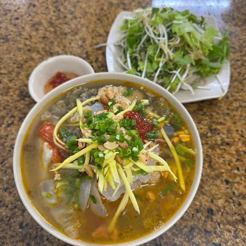 Quán bún ở Quy Nhơn. Quán bún nổi tiếng ở Quy Nhơn