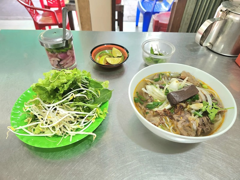 Quán bún ở Quy Nhơn. Quán bún nổi tiếng ở Quy Nhơn