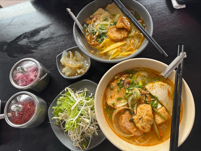 Quán bún ở Quy Nhơn. Quán bún nổi tiếng ở Quy Nhơn
