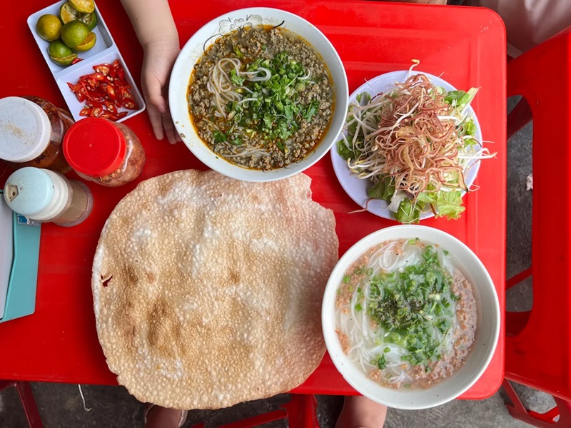 Quán bún ở Quy Nhơn. Quán bún nổi tiếng ở Quy Nhơn
