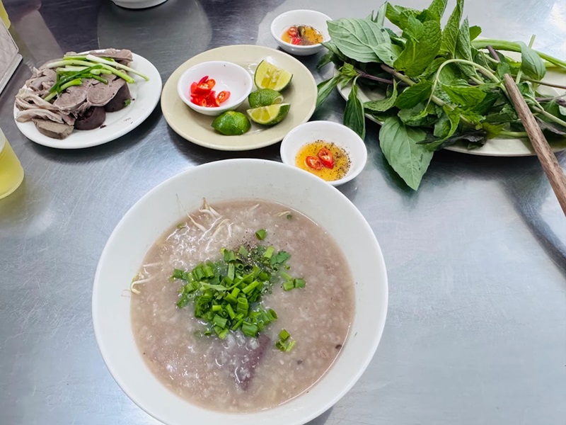 Quán cháo lòng ở Sài Gòn. Quán cháo lòng nổi tiếng Sài Gòn