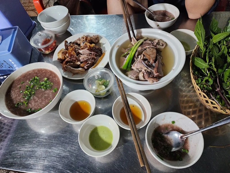 Quán cháo lòng ở Sài Gòn. Quán cháo lòng nổi tiếng Sài Gòn
