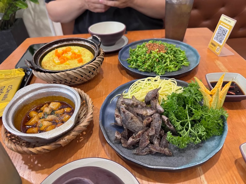 Quán cơm niêu ở Sài Gòn. Quán cơm niêu bình dân ở Sài Gòn