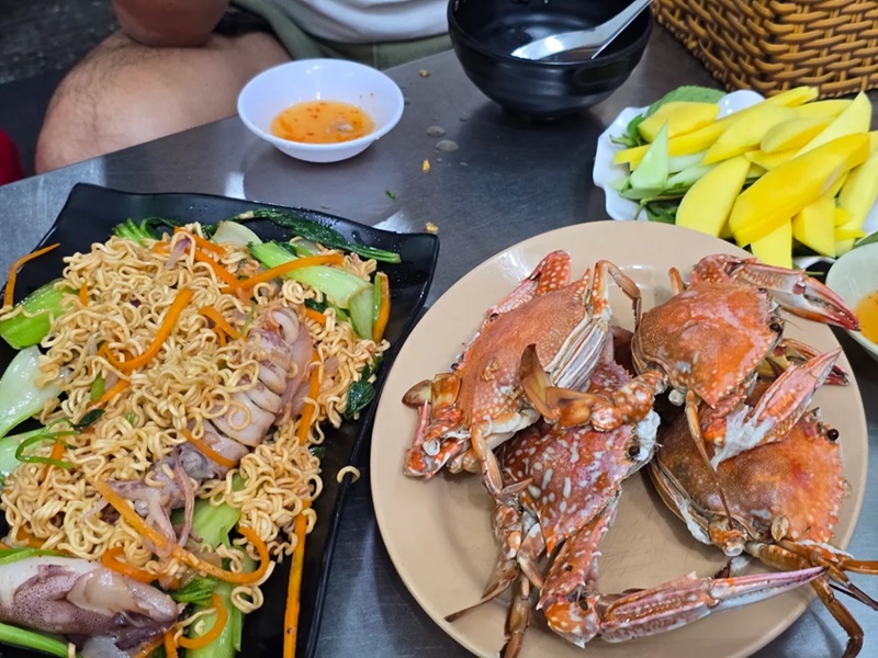 Quán hải sản đông khách ở Quy Nhơn. Quán hải sản ở Quy Nhơn